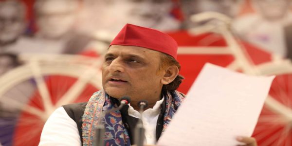 चुनाव आयोग कठपुतली की तरह कर रहा काम, लोकतंत्र खत्म करने के षड्यंत्र में शामिल : अखिलेश यादव