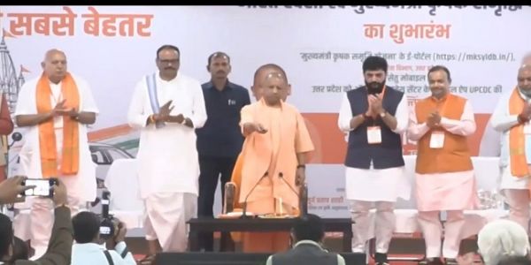 मुख्यमंत्री योगी ने भारत टैक्सी एवं मुख्यमंत्री कृषक समृद्धि योजना का किया शुभारंभ