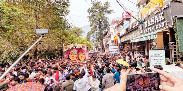 124वें नंदा देवी महोत्सव का भव्य शोभायात्रा और डोला विसर्जन के साथ समापन