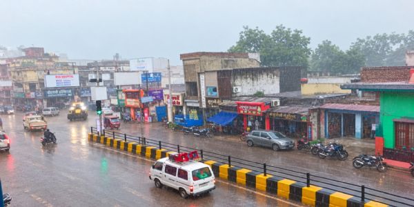 रात व दिन में झमाझम बारिश, जनजीवन रहा प्रभावित