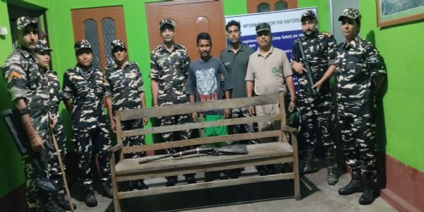 एसएसबी के संयुक्त अभियान में देशी हथियार के साथ एक व्यक्ति हिरासत में