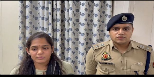 देवरिया : सरकारी वाहन से कूदे व्यक्ति की मौत के मामले में लेखपाल और राजस्व निरीक्षक निलंबित