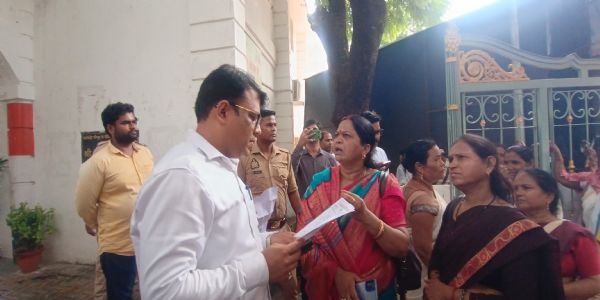 आशा कार्यकर्ताओं ने मानदेय बढ़ाने की मांग को लेकर किया प्रदर्शन मुख्यमंत्री को संबोधित ज्ञापन सिटी मजिस्ट्रेट को सौंपा