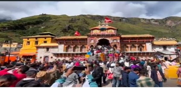 बदरीनाथ धाम फाइल चित्र। बदरीनाथ धाम फाइल चित्र।
