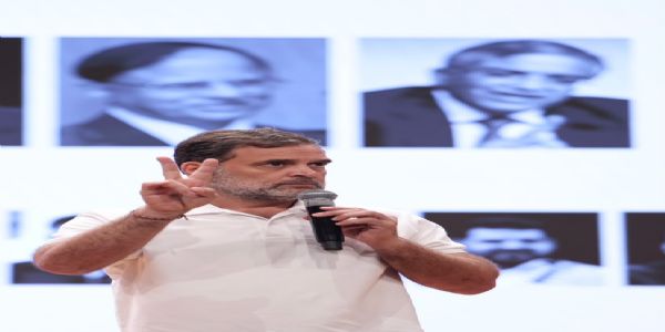 लोकसभा में नेता प्रतिपक्ष राहुल गांधी गुरुवार को यहां कांग्रेस मुख्यालय में संवाददाता सम्मेलन में लोकसभा में नेता प्रतिपक्ष राहुल गांधी गुरुवार को यहां कांग्रेस मुख्यालय में संवाददाता सम्मेलन में