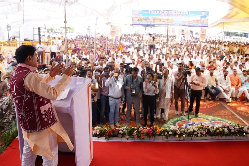 मुख्यमंत्री डॉ. यादव देवास के पुंजापुरा में सेवा संकल्प बाइक राइडर्स के स्वागत कार्यक्रम को संबोधित करते हुए मुख्यमंत्री डॉ. यादव देवास के पुंजापुरा में सेवा संकल्प बाइक राइडर्स के स्वागत कार्यक्रम को संबोधित करते हुए