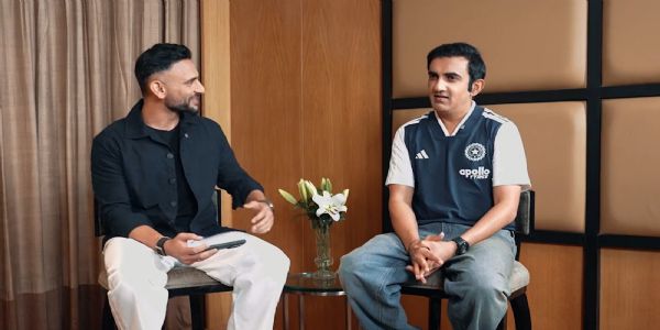 जियो स्टार के एंकर जतिन सप्रू और गौतम गंभीर जियो स्टार के एंकर जतिन सप्रू और गौतम गंभीर