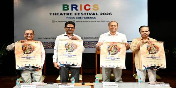पोस्टर जारी करते हुए संस्कृति मंत्रालय के सचिव विवेक गुप्ता पोस्टर जारी करते हुए संस्कृति मंत्रालय के सचिव विवेक गुप्ता