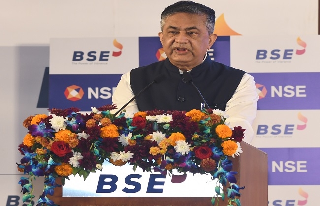 नेशनल स्टॉक एक्सचेंज के शेयर की लिस्टिंग के अवसर पर सीईओ आशीष कुमार चौहान नेशनल स्टॉक एक्सचेंज के शेयर की लिस्टिंग के अवसर पर सीईओ आशीष कुमार चौहान