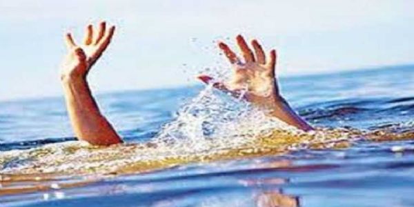 पानी से भरे गड्ढे में डूबने से भाई-बहन की मौत