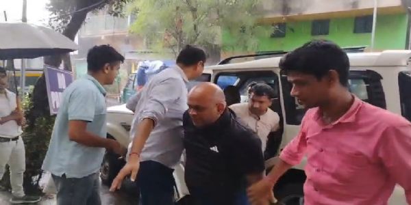 बिहार से तृणमूल नेता इमरान खान गिरफ्तार, वसूली और धमकी देने का आरोप
