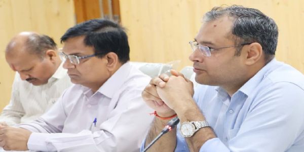 लंबित राजस्व वादों के निस्चतारण को चलेगा विशेष अभियानः डीएम