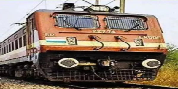 सासनी में ट्रेन की चपेट में आने से अज्ञात व्यक्ति की मौत