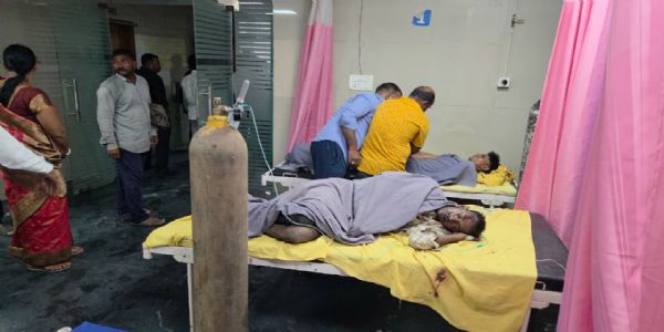सड़क हादसे में दो युवकों की मौत, एक गंभीर