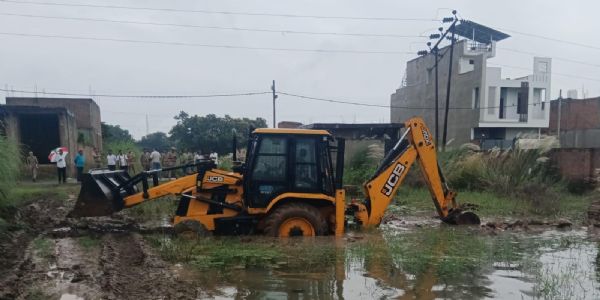 अवैध प्लाटिंग पर पीडीए की कार्रवाई, करीब दो बीघे क्षेत्र में ध्वस्तीकरण
