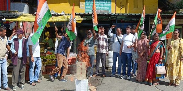 बेहड़ प्रकरण पर कांग्रेस ने फूंका भाजपा सरकार का पुतला