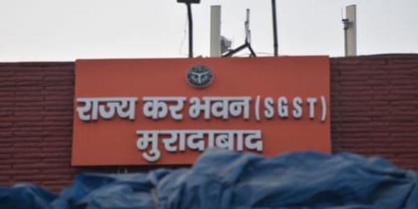 राज्य कर विभाग की विशेष अनुसंधान शाखा ने शहर में तीन फर्मों के प्रतिष्ठानों की जांच की
