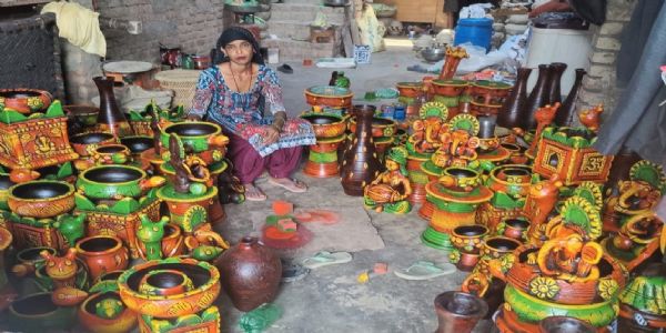 योगी सरकार की पहल से ग्रामीण महिलाओं के स्थानीय उत्पादों को मिल रहा अंतरराष्ट्रीय बाजार