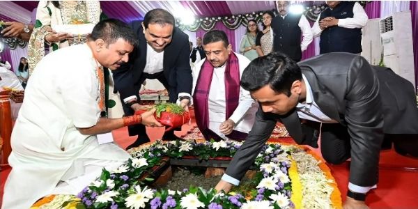 कोलकाता में गौतम अडानी ने सीएम संग मिलकर किया 