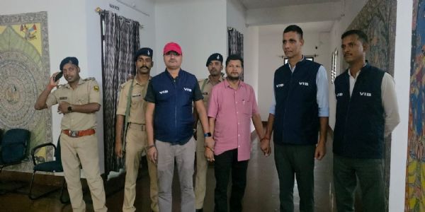 15 हजार रुपये रिश्वत लेते डाटा ऑपरेटर रंगेहाथ गिरफ्तार