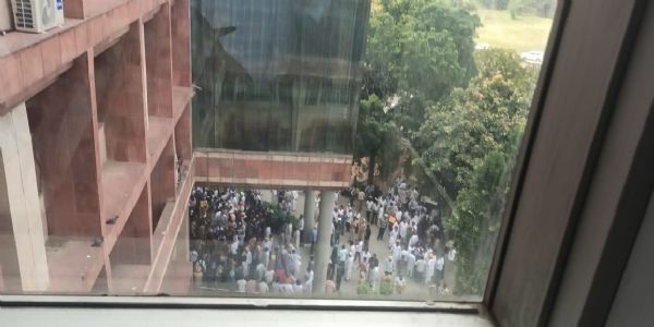 ईडी के छापों से गरमाई पंजाब की राजनीति, आप कार्यकर्ताओं ने घेरा गमाडा दफ्तर