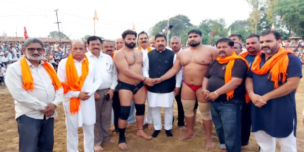 छिंज मेले में पहुंचे डिप्टी सीएम, 25 लाख देने की घोषणा