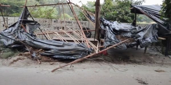 बिजनौर : सिंचाई विभाग की भूमि पर बनाए गए वकीलों के चैंबरों पर चला प्रशासन का बुलडोजर