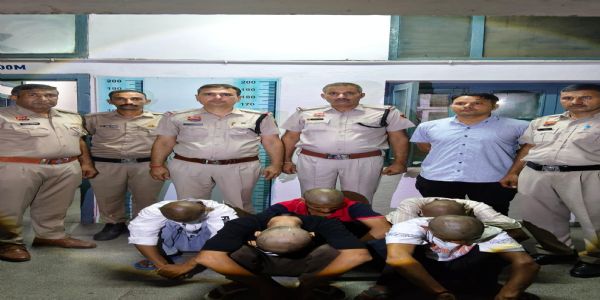 हिसार पुलिस ने घर में घुसकर हमला व तोड़फोड़ करने वाले पांच आरोपियों के मुंडवाए सिर