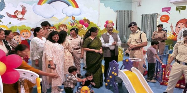 भोपालः महिला पुलिस कर्मियों के बच्चों की सुविधा के लिए पुलिस पब्लिक स्कूल में वात्सल्य झूलाघर का शुभारंभ
