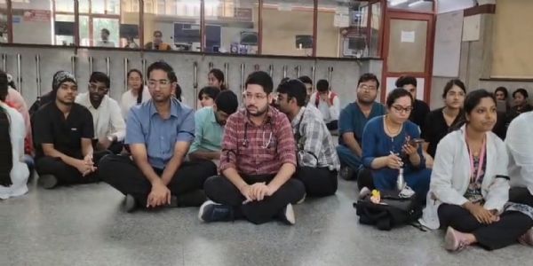 एम्स में रेजिडेंट डॉक्टरों की हड़ताल, बंद रही ओपीडी