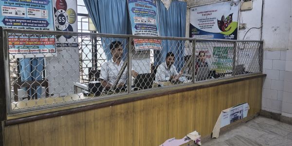सहरसा में दो डॉक्टरों पर कार्रवाई के विरोध में सीवान में डॉक्टरों ने ठप की अनिश्चितकालीन ओपीडी सेवा