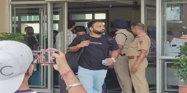 गमाडा में 36 घंटे चली ईडी की छापेमारी, तमाम दस्तावेज और हार्ड डिस्क साथ ले गई टीम