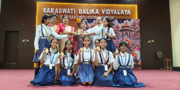 सरस्वती बालिका विद्यालय सूर्यकुंड गोरखपुर की बेटियों ने कबड्डी में लहराया परचम, प्रतियोगिता में बनी चैंपियन