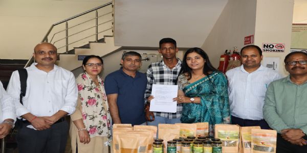 विद्यार्थियों और स्थानीय समूहों को दी नवाचार, उद्यमिता और स्वरोजगार की जानकारी
