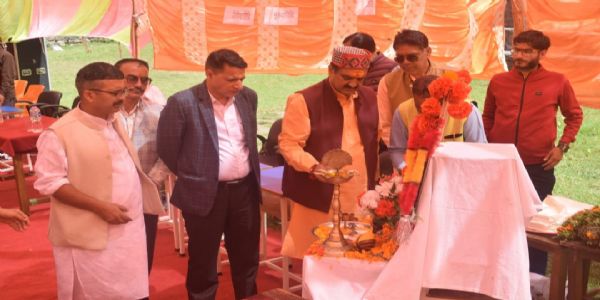 ज्योतिर्मठ में खंड स्तरीय संस्कृत प्रतियोगिता में विद्यार्थियों ने दिखाई प्रतिभा