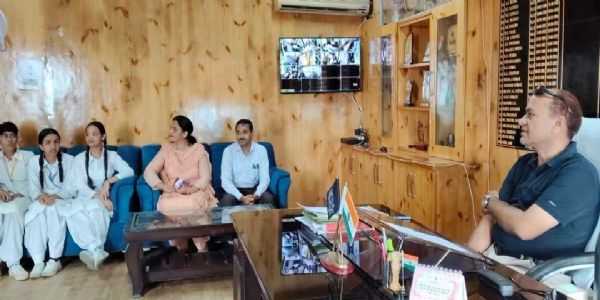 बेटी बचाओ-बेटी पढ़ाओ के तहत किशोरियों का एक्सपोजर विजिट