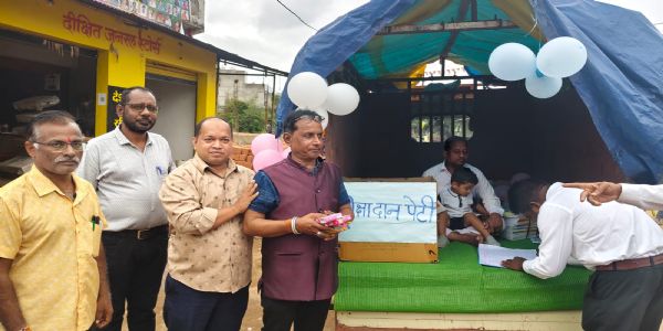 रामपुर में निकला शिक्षा रथ, ग्रामीणों ने दान की 1622 शैक्षणिक सामग्री और 7320 रुपये