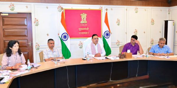 गांव, गरीब और किसान विकास के केंद्र में, 15 हजार करोड़ की परियोजनाओं की मुख्यमंत्री ने की समीक्षा