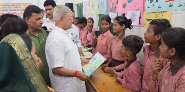 सेवा संकल्प अभियान के तहत चित्रकला प्रतियोगिता में बच्चों ने उकेरे विकास के सपने