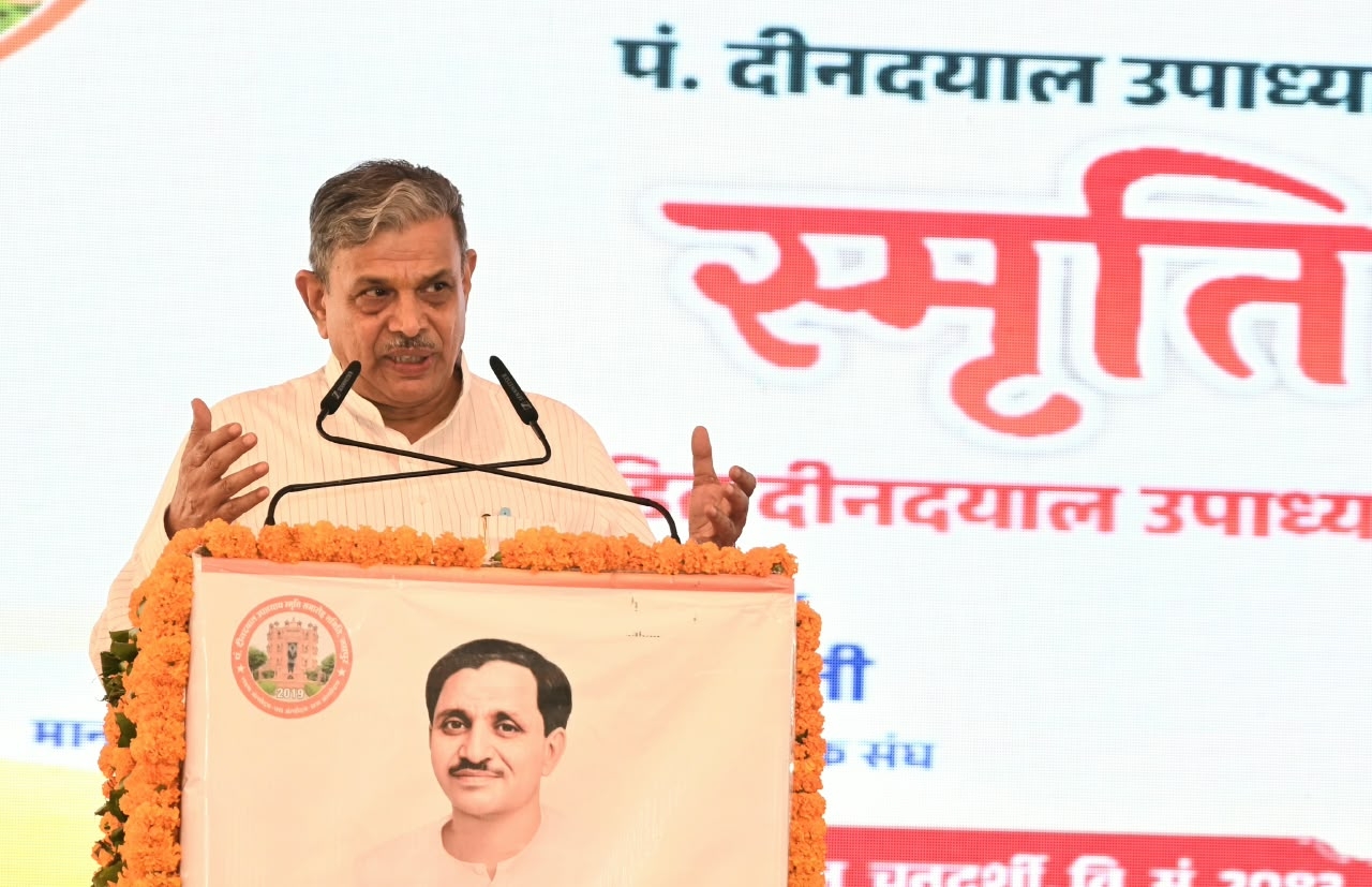 कार्यक्रम में संघ के सरकार्यवाह दत्तात्रेय होसबले कार्यक्रम में संघ के सरकार्यवाह दत्तात्रेय होसबले