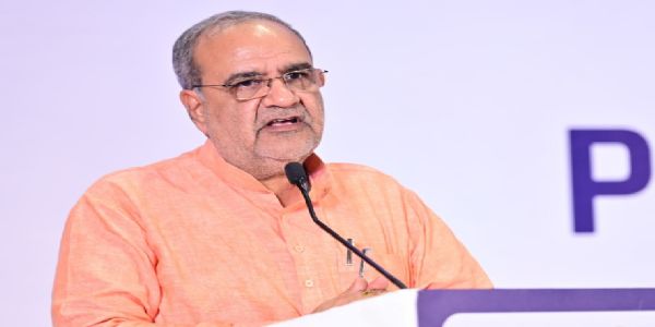 उत्तर प्रदेश के सूक्ष्म, लघु एवं मध्यम उद्यम विभाग के कैबिनेट मंत्री भूपेंद्र चौधरी ने गुरुवार को नोएडा में संवाददाता सम्मेलन में। उत्तर प्रदेश के सूक्ष्म, लघु एवं मध्यम उद्यम विभाग के कैबिनेट मंत्री भूपेंद्र चौधरी ने गुरुवार को नोएडा में संवाददाता सम्मेलन में।