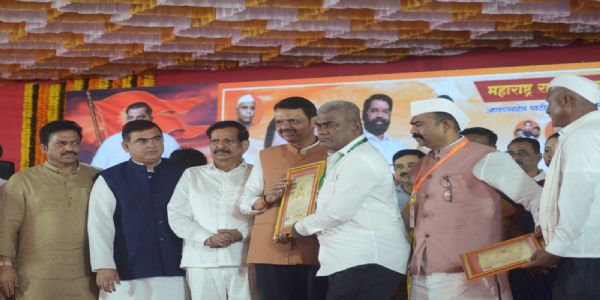 माथाड़ी एक्ट स्थायी है, वाशी बाजार का पुनर्विकास होगा -सीएम फडणवीस