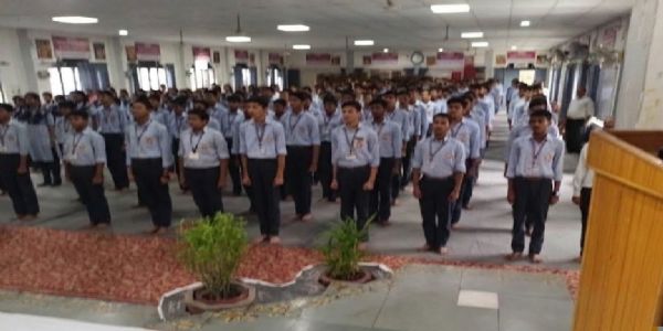 पूर्ण वंदे मातरम् के सामूहिक गायन से गूंजा बीएनएसडी शिक्षा निकेतन