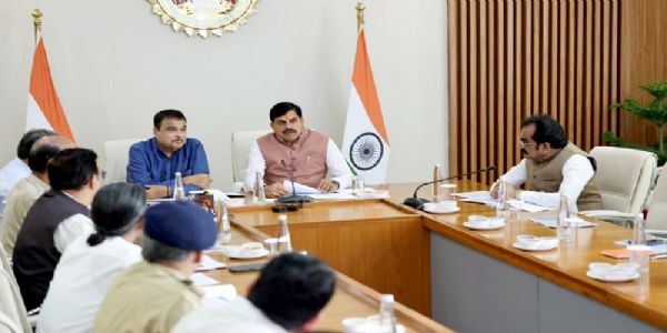 केन्द्रीय मंत्री गडकरी ने की मध्य प्रदेश में राष्ट्रीय राजमार्ग परियोजनाओं की समीक्षा