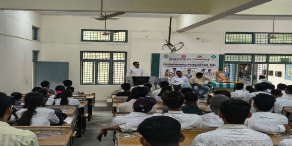 फार्मासिस्ट स्वास्थ्य व्यवस्था का महत्वपूर्ण अंगः डॉ. नृपेंद्र सिंह