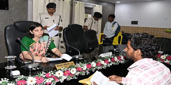 जनता दरबार में पहुंचे 143 आवेदन, राजस्व से जुड़े सबसे अधिक मामले