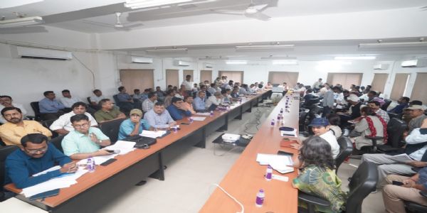 उत्तर बंगाल के बंद चाय बागानों के पुनरुद्धार को लेकर बैठक, श्रमिक हितों की सुरक्षा पर जोर