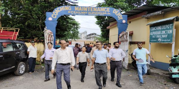 कोचिंग डिपो अलीपुरद्वार जंक्शन का डीआरएम ने किया निरीक्षण