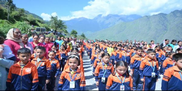 ज्योतिर्मठ में 574 लोगों ने किया वंदे मातरम् का सामूहिक गायन