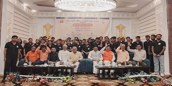 बारिश में भी नहीं थमा ‘वन्दे मातरम्’ का स्वर, राष्ट्रगीत के साथ गूंजा सीवान